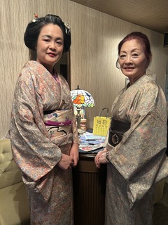 薫さんとミッシェル由依さん.jpg